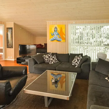3 Bedroom Stunning In Glesborg